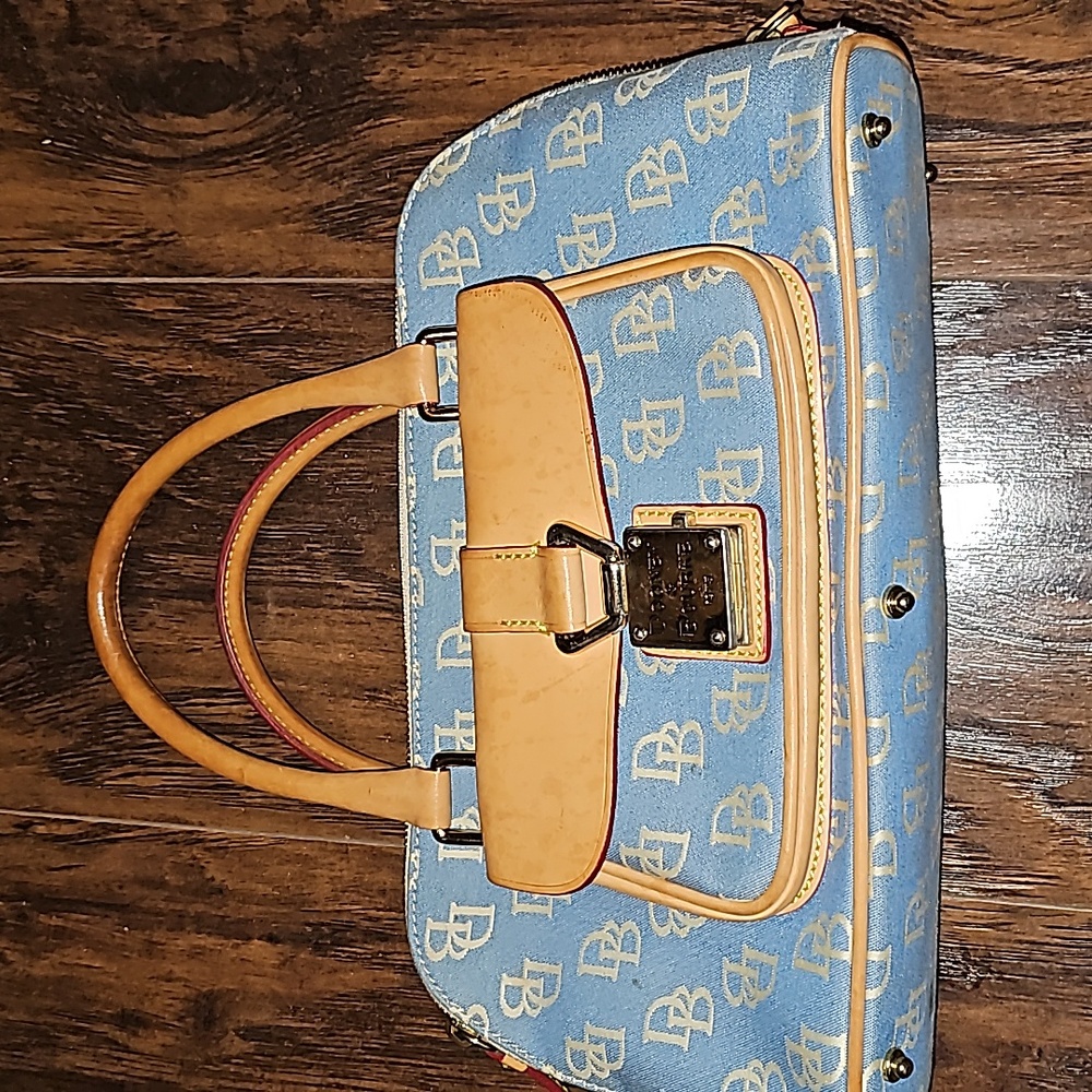 Cute Dooney and Burke handbag!!